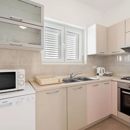 Apartment Simplistic In With Balcony *