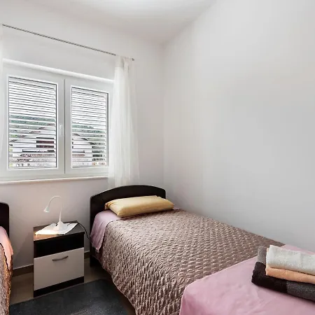 Simplistic In With Balcony Nevidane