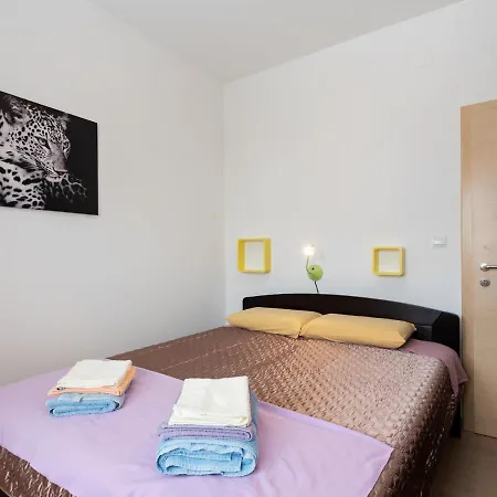 Apartment Simplistic In With Balcony *