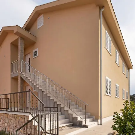 Simplistic In With Balcony شقة *